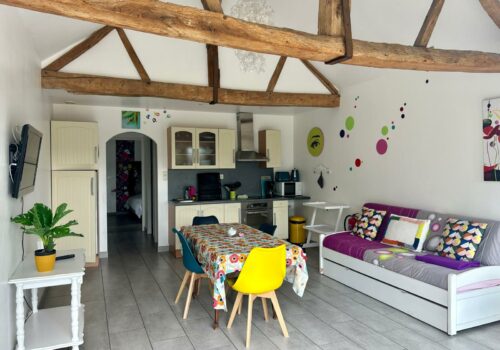 Le salon/ salle à manger/ cuisine du Petit Gîte