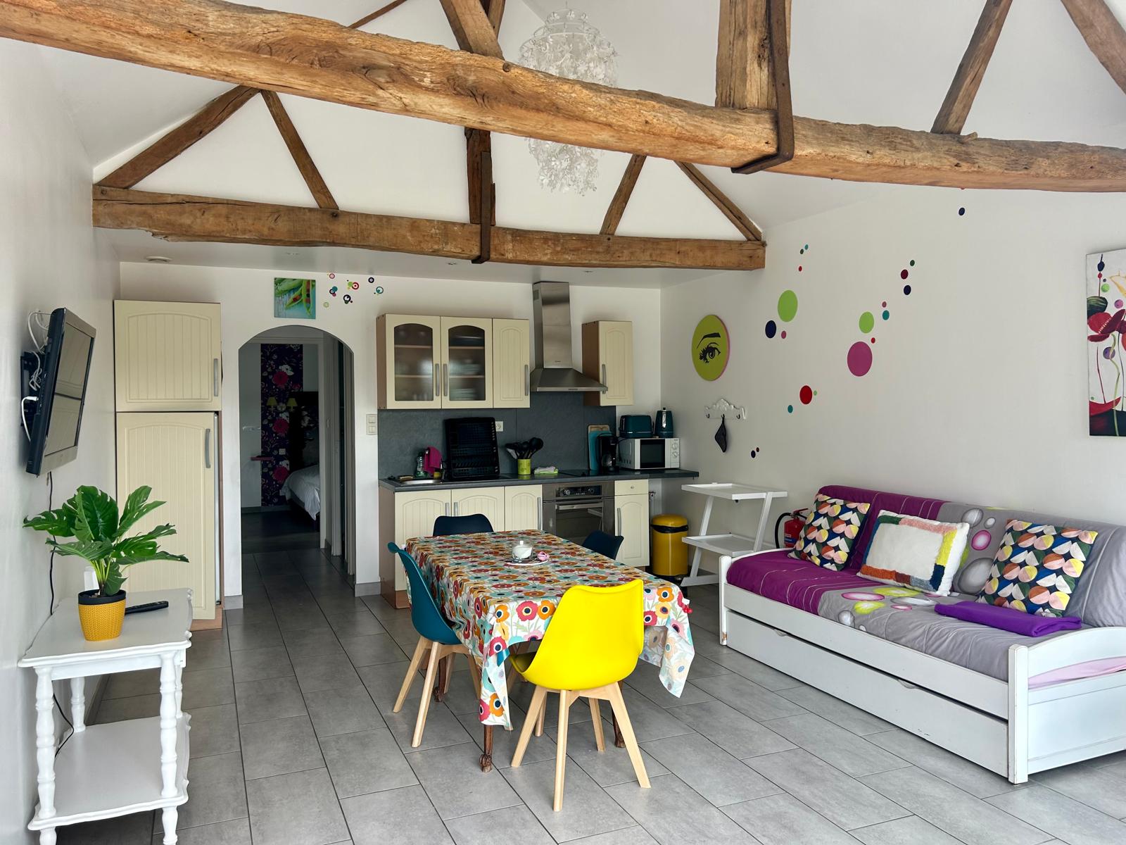 Le salon/ salle à manger/ cuisine du Petit Gîte