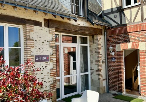 L'extérieur de la chambre Love et sa petite terasse. Un cadre reposant.